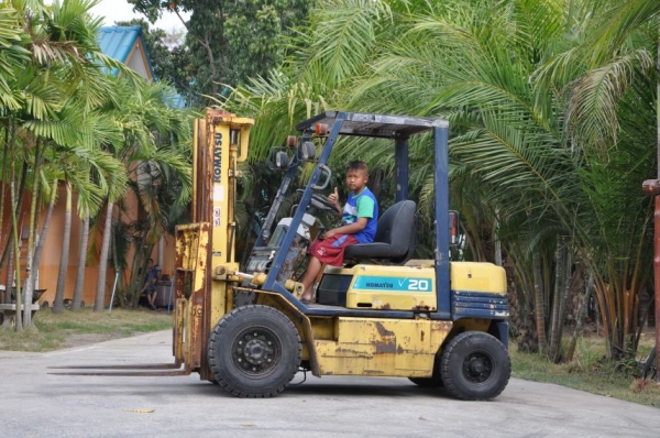 ขายFORKLIFT KOMATSU 2ตัน สภาพสวยเดิมจากญี่ปุ่นยังไม่เคยใช้ในไทย149,000เท่านั้น!!