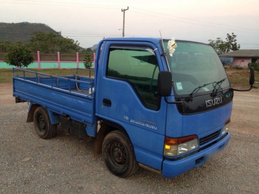 รถอีซูซุ 4 ล้อ ( ไม่ดั้ม ) 100  แรงม้า.   สนใจติดต่อ 081 - 6079515