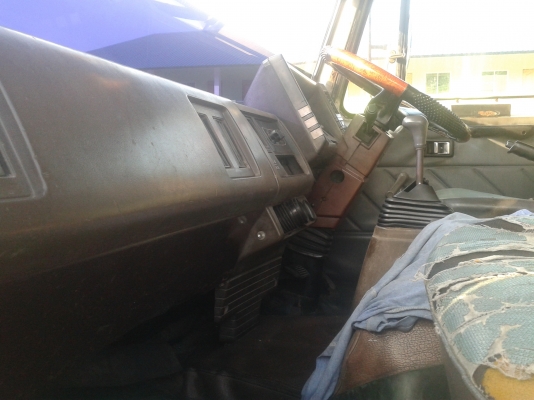 ขายรถตู้ISUZU หกล้อ7.20เมตร