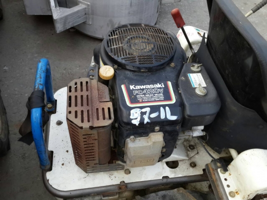 ขาย รถตัดหญ้า นั่งขับ เครื่องยนต์เบนซิล  มือสองญี่ปุ่น