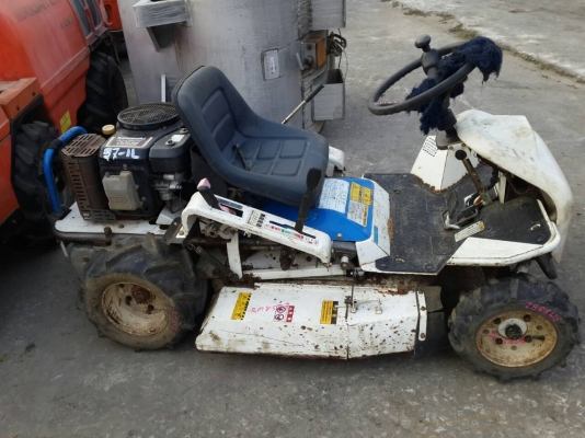 ขาย รถตัดหญ้า นั่งขับ เครื่องยนต์เบนซิล  มือสองญี่ปุ่น