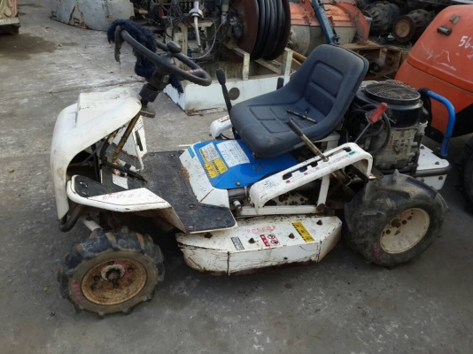 ขาย รถตัดหญ้า นั่งขับ เครื่องยนต์เบนซิล  มือสองญี่ปุ่น
