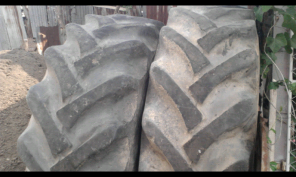 ขายยางรถไถ ford ขอบ 30 ราคาถูกสุด มาเป็นคู่ ๆละ 5500 ไม่รวมขอบครับ สภาพ80 เปอร์เซนครับ