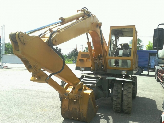 แบ็คโฮล้อยางPW100-1