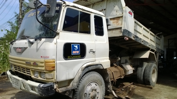 KR300และKL300 6ล้อดั้ม เฟืองท้ายฟูโซ่... สภาพดีทั้งคู่เลือกได้ ราคาต่างกันนิดเดียว เครื่องHO7CและEH700...