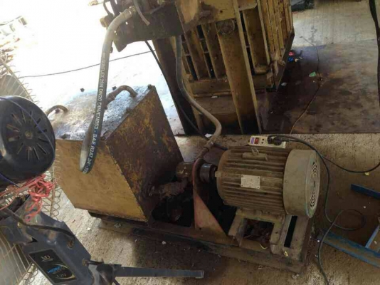 แท่นบีบกระป๋อง