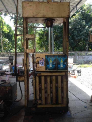 แท่นบีบกระป๋อง