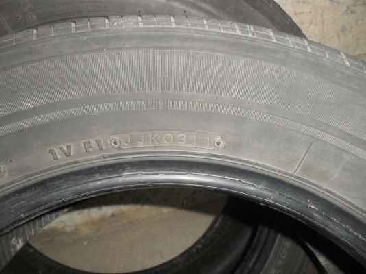 ยาง BRIDGESTONE 215/60R16 ปี11 สวยๆ 4 เส้น ราคา 2200 บาท