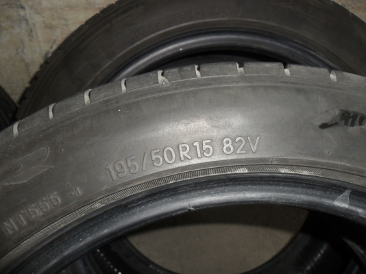 ยาง NITTO 195/50R15 สวยๆ 4 เส้น ราคา 1700 บาท