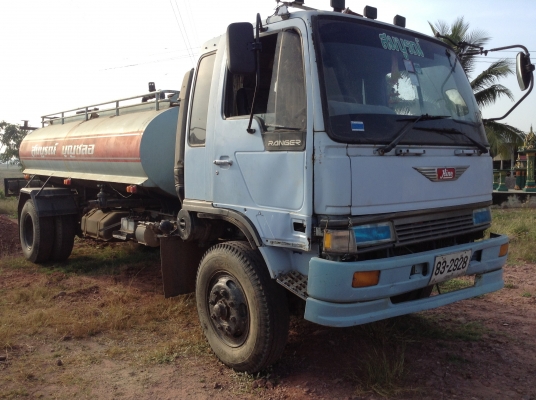 HINO 6 ล้อ รถน้ำ8000 ลิตร ขายตามสภาพรถใช้งานอยู่ซัซซีมีผุแค่ด้านซ้าย เครื่อง 168แรง พวงมาลัยเพาเวอร์ ยาง 900 ขาย 410,000