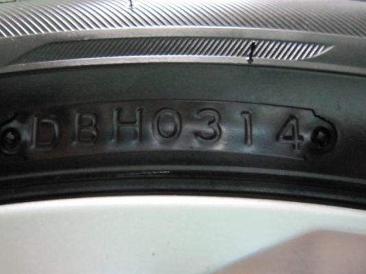 ขายล้อแม็กป้ายแดง New Vios พร้อมยางปี 14 ขอบ 15 ลายเส้นหน้ายางมีครบทุกเส้น