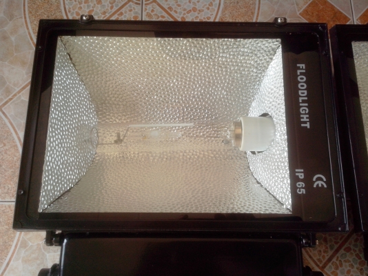 ขายสปอรตไล สนามราคาถูกใหม่มากๆ เก่าเก็บไม่ได้ใช้ ขายถูกๆ 1คู่