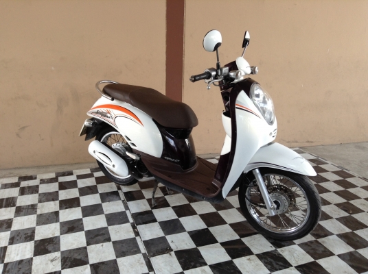 ขาย!!!ฮอนด้าสกู๊ปปี้ไอ ปี55 รถเครื่องดีคับ มีเล่มทะเบียนครบ ภาษีไม่หมด