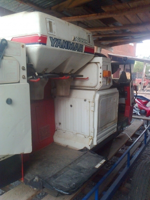 รถเกี่ยวพร้อมเทเลอร์