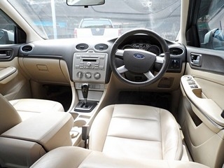 FORD FOCUS 1.8 AUTO ปี 2009 รถเจ้าของเดียว ไมล์แท้ จัดไฟแนนซ์ได้ T.086-527-9533