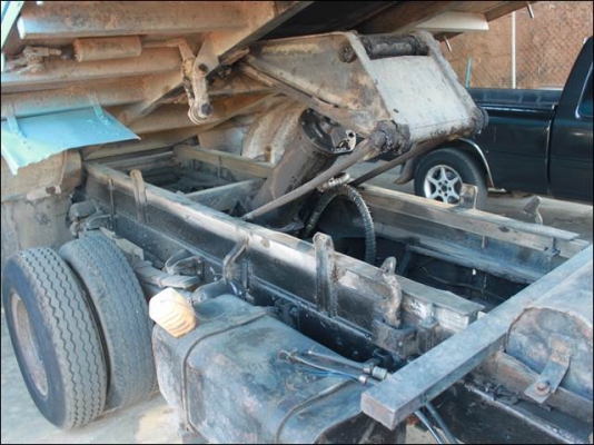 ขาย รถ 6 ล้อ ดั้มกระเทย ISUZU TL 85 แรงม้า ปี25