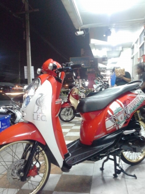 Honda Scoopy – i รถสวยปี 2555 ลายลิเวอร์พูล ลายลิขสิทธิ์แท้ ขายถูก Honda Scoopy – i รถสวยปี 2555 ลายลิเวอร์พูล ลายลิขสิทธิ์แท้ ขายถูก