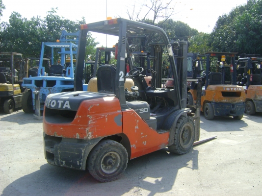 ขายรถยก 3 ตัน รุ่น 8