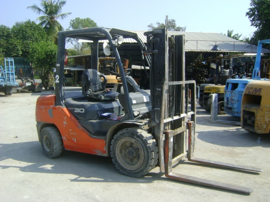 ขายรถยก 3 ตัน รุ่น 8