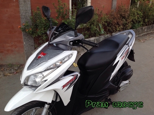 ขายHonda click สีขาวเทา ปี2556 ขายHonda click สีขาวเทา ปี2556
