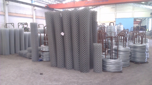 Sell> ขายตาข่ายเหล็ก เป็นของใหม่ ของค้างสต๊อกครับ ตาใหญ่ถี่ 2" นิ้ว กxย 2.4x10 เมตร นครปฐมครับ