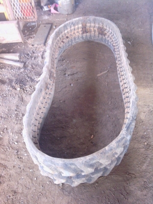 เเทรคยาง 300*52.5*40 เเทรคยาง 300*52.5*40