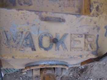 ขาย- เครื่องตบดิน พื้นเรียบ WACKER เครื่องยนต์ดีเซล ตบอัด สั่นสะเทือน ได้ 2-3 ตัน มือสองเก่าญี่ปุ่น