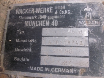 ขาย- เครื่องตบดิน พื้นเรียบ WACKER เครื่องยนต์ดีเซล ตบอัด สั่นสะเทือน ได้ 2-3 ตัน มือสองเก่าญี่ปุ่น