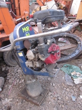 ขาย- เครื่องตบดิน แบบจิ้งโจ้ ตบกระโดด HONDA เครื่องยนต์เบนซิน 4 จังหวะ สภาพพร้อมใช้งาน