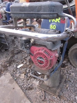 ขาย- เครื่องตบดิน แบบจิ้งโจ้ ตบกระโดด HONDA เครื่องยนต์เบนซิน 4 จังหวะ สภาพพร้อมใช้งาน