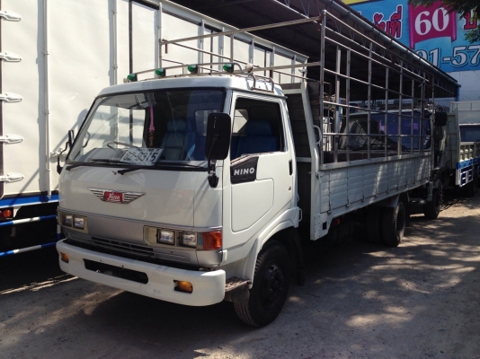 ขายรถกระบะบรรทุก 6 ล้อ HINO FC ซุปเปอร์เสี่ย ยาว 5.6 เมตรสนใจติดต่อ 080-4477814 พีรพงษ์