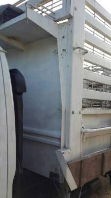 รถอีซูซุ 6 ล้อดั้ม 130 แรงม้า ปี 49.  สนใจติดต่อ 081 - 6079515