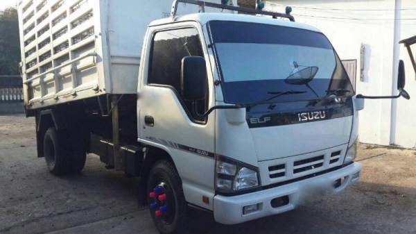 รถอีซูซุ 6 ล้อดั้ม 130 แรงม้า ปี 49.  สนใจติดต่อ 081 - 6079515