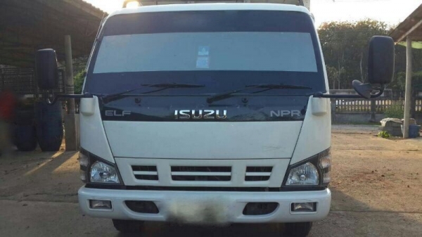 รถอีซูซุ 6 ล้อดั้ม 130 แรงม้า ปี 49.  สนใจติดต่อ 081 - 6079515