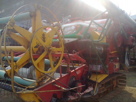 ขายรถเกี่ยว ไวไฟจอมพลัง รถเกี่ยวประมาน2500ไร่ มีเล่มจัดไฟแนนได้ครับ ซื้อมา 2050000