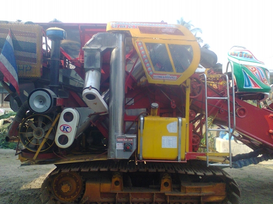 ขายรถเกี่ยว ไวไฟจอมพลัง รถเกี่ยวประมาน2500ไร่ มีเล่มจัดไฟแนนได้ครับ ซื้อมา 2050000