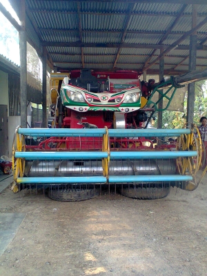 ขายรถเกี่ยว ไวไฟจอมพลัง รถเกี่ยวประมาน2500ไร่ มีเล่มจัดไฟแนนได้ครับ ซื้อมา 2050000