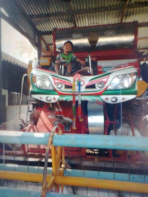 ขายรถเกี่ยว ไวไฟจอมพลัง รถเกี่ยวประมาน2500ไร่ มีเล่มจัดไฟแนนได้ครับ ซื้อมา 2050000