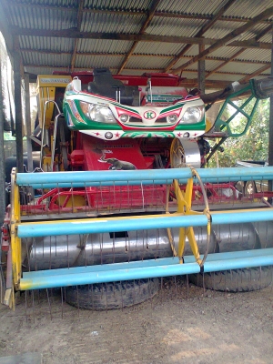 ขายรถเกี่ยว ไวไฟจอมพลัง รถเกี่ยวประมาน2500ไร่ มีเล่มจัดไฟแนนได้ครับ ซื้อมา 2050000