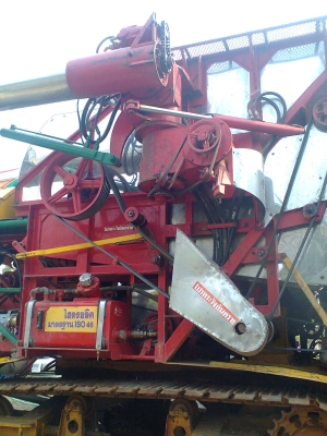 ขายรถเกี่ยว ไวไฟจอมพลัง รถเกี่ยวประมาน2500ไร่ มีเล่มจัดไฟแนนได้ครับ ซื้อมา 2050000