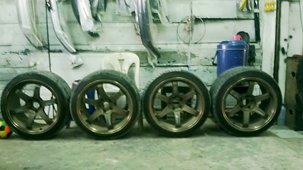 ขายล้อแม็ก te37 ขอบ18 F9.5 R10.5 พร้อมยาง ปี201