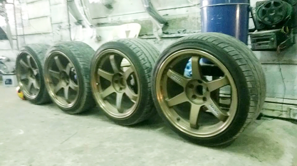 ขายล้อแม็ก te37 ขอบ18 F9.5 R10.5 พร้อมยาง ปี201