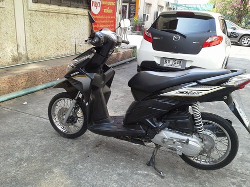 Click i ปี 53 สีดำ ขาว รถสวย ชุดสีสด ราคากันเอง ทดลองขับได้ทุกวัน ไม่ซื้อไม่ว่ากันจ้า