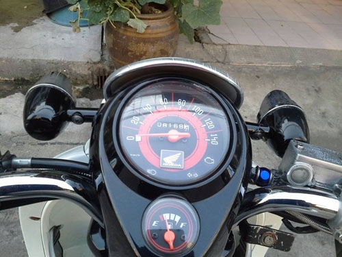 Scoopy i ปี 54 สีขาว รถเครื่องเดิมๆ ชุดสีสวย ไม่หลวม ไม่มีควันขาว Scoopy i ปี 54 สีขาว รถเครื่องเดิมๆ ชุดสีสวย ไม่หลวม ไม่มีควันขาว