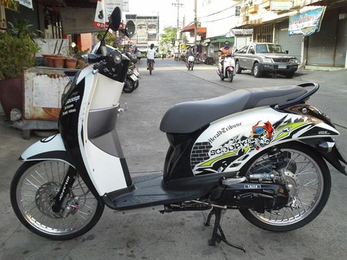 Scoopy i ปี 54 สีขาว รถเครื่องเดิมๆ ชุดสีสวย ไม่หลวม ไม่มีควันขาว