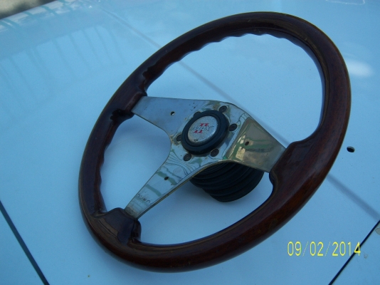 พวงมาลัยไม้พร้อมคอ13 นิ้ว