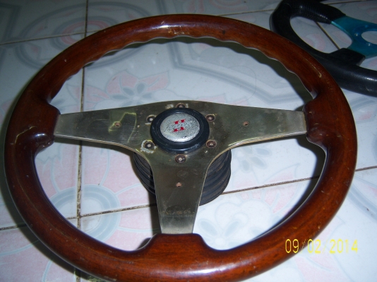 พวงมาลัยไม้พร้อมคอ13 นิ้ว