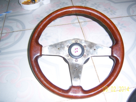 พวงมาลัยไม้พร้อมคอ13 นิ้ว