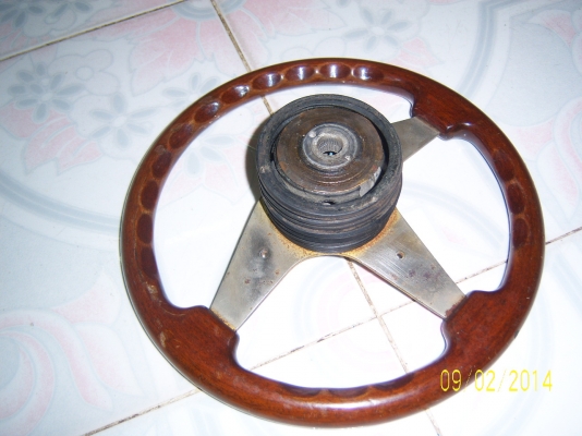 พวงมาลัยไม้พร้อมคอ13 นิ้ว