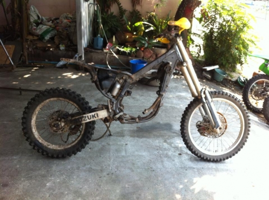 ขายโครงrmxพร้อมชุดเปลือก ,ชุดเกียร์yz , เครื่อง rm 125ปี95ด้านในครับ